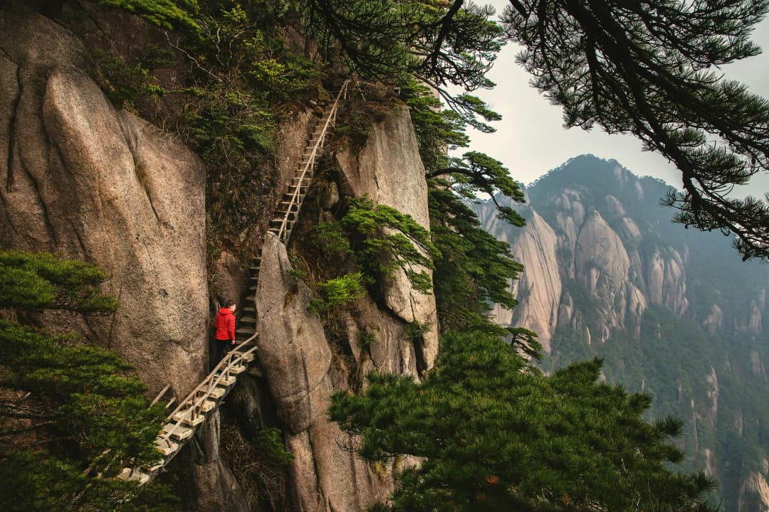 Hike Huangshan mountain by Joshua Earle