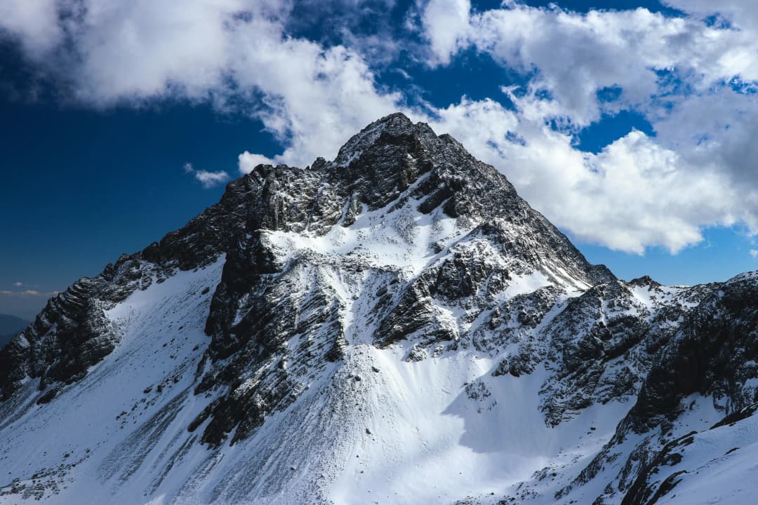 Yulong Snow Mountain by mo jiaming
